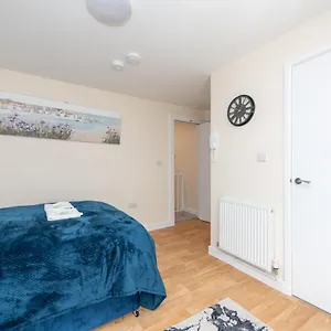 https://modern-studio-apartments-in-castle-st.tophotelsbath.com