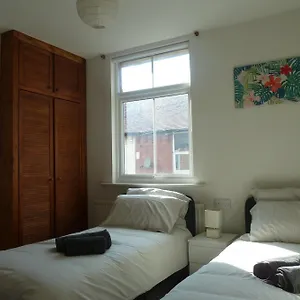 https://cosy-entire-house-in-central-sherwood.hotelsin-nottingham.com